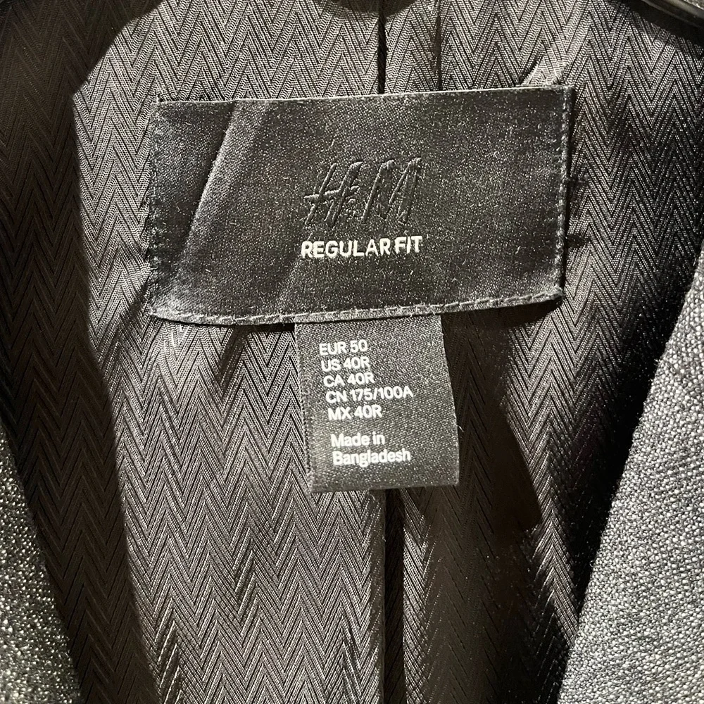 H&M charcoal and black sports coat in 40R